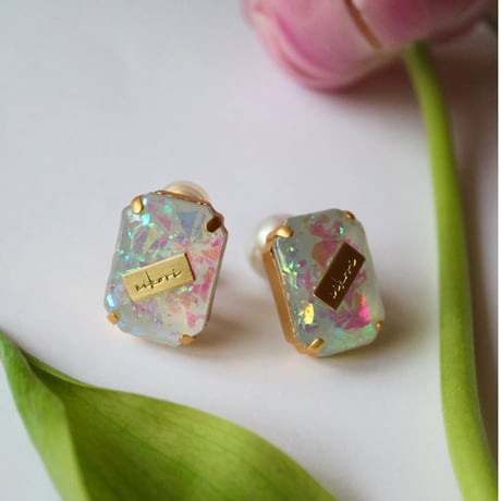 【nikori】　cubic hologram  ピアス