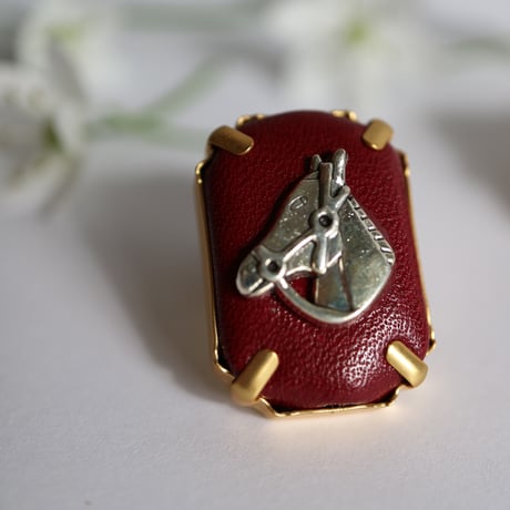 【nikori】　cubic horse　ピアス