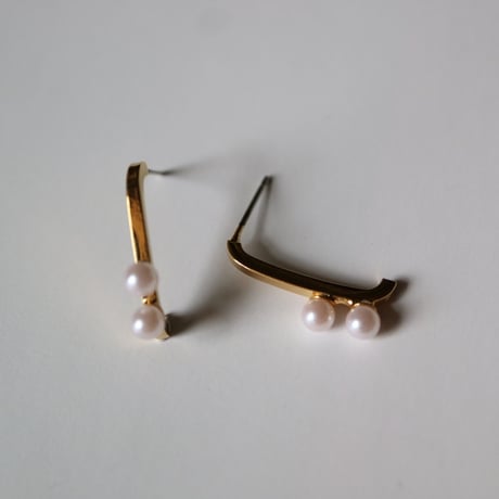 【nikori】　u- shaped perl   earring