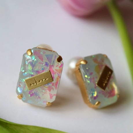 【nikori】　cubic hologram  ピアス