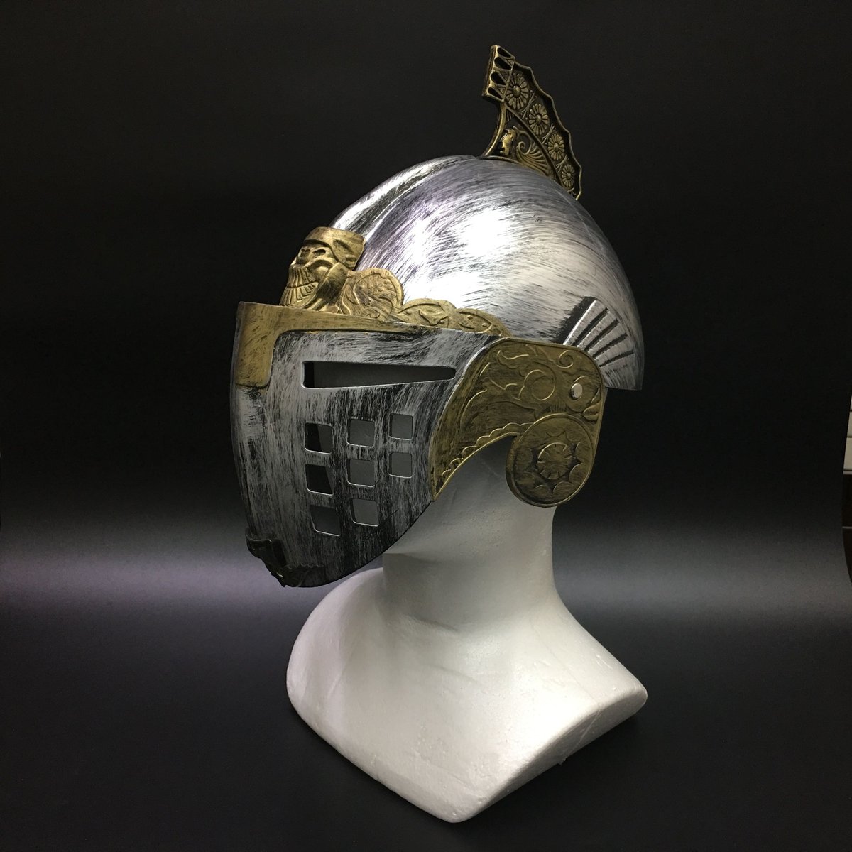 騎士の兜 バイザー可動 プラスチック製 | ジャッキーの隠れ家（Jacky