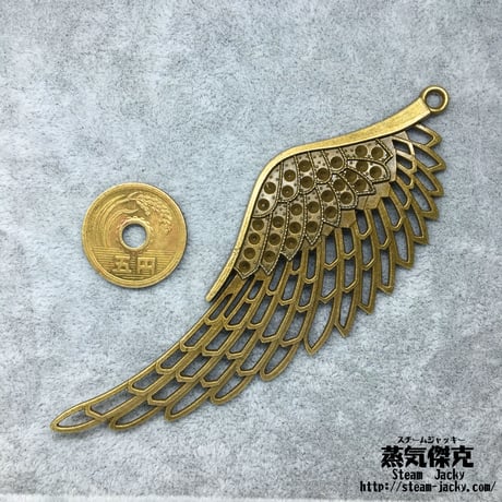 『透かし彫り・大きな翼』金属素材　商品番号W-0014