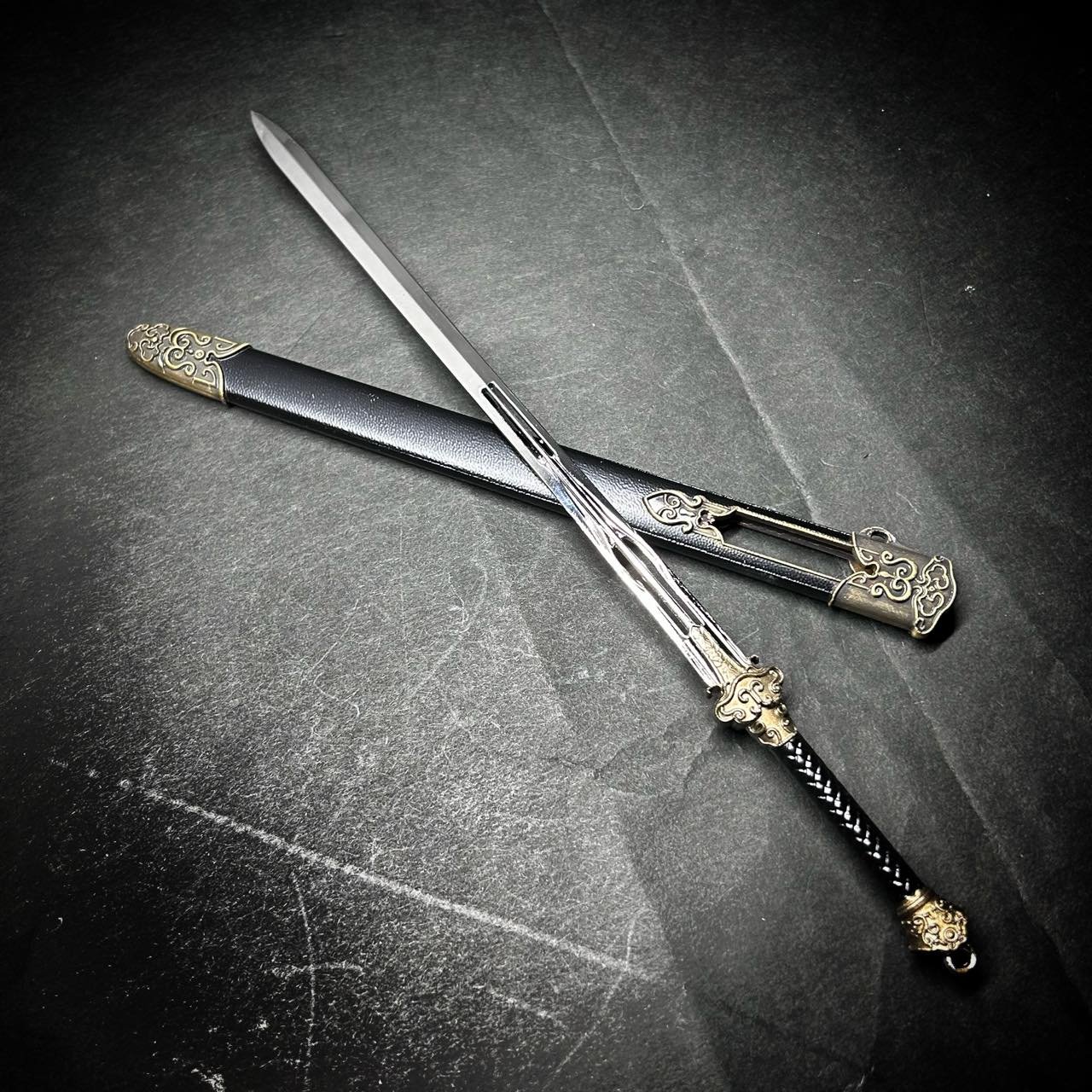 金属製　武士像 骨董品　槍はありません。　最終値下げ original