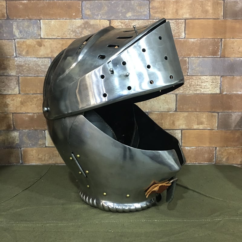 委託品・中古】西洋ヘルム ヘルメット 兜 金属製 | ジャッキーの隠れ家