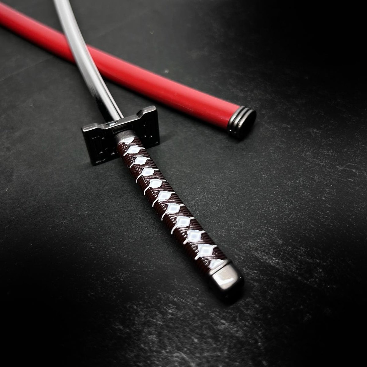 MDD用武具】紅 日本刀・1/4スケール・約25cm・金属製スケール