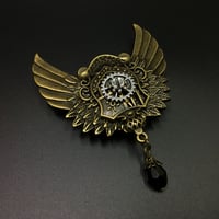 盾型歯車の翼　金属製バッジ　胸章