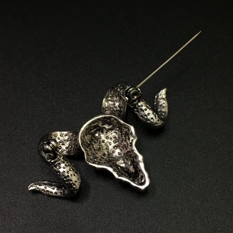 Bighorn sheep　金属製バッジ　シルバー・グレー