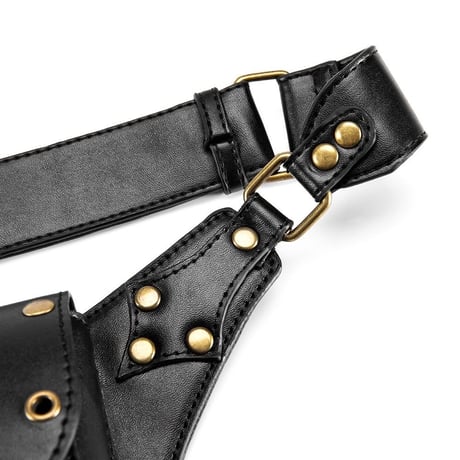黒革のレッグバッグ