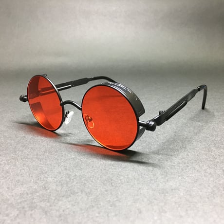 怪しげな紅丸い眼鏡
