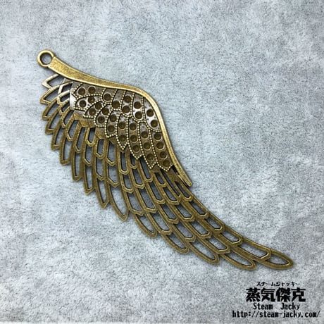 『透かし彫り・大きな翼』金属素材　商品番号W-0014