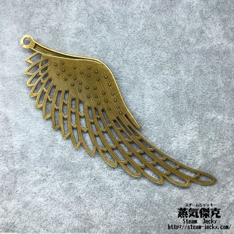 『透かし彫り・大きな翼』金属素材　商品番号W-0014