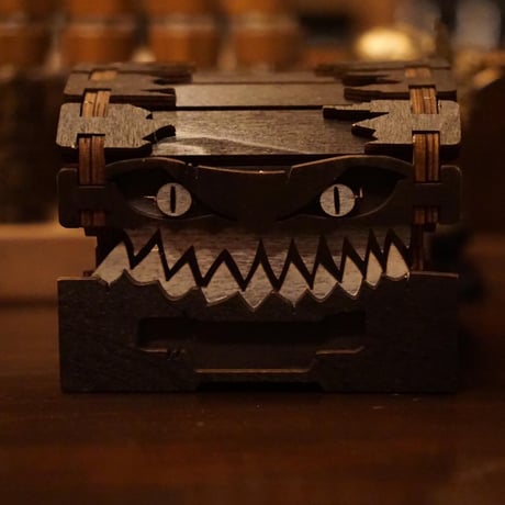 静かなペット『偽装する気が無さそうなミミック』木製収納箱