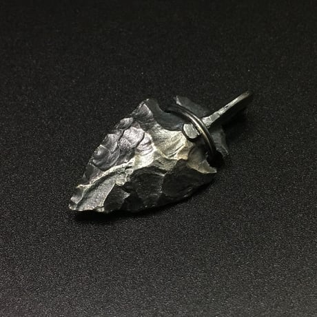 古びた鏃風　ペンダントトップ　材質シルバー　硫化反応加工済み