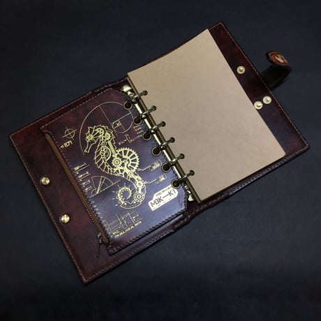 『歯車の書』錬金術魔導書風手帳　革製表紙　収納ポーチ付き　スチームパンク