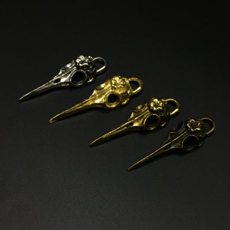 鳥類頭蓋骨風ペンダント素材　42.4ｍｍ　ｘ　10.7ｍｍ　ｘ　12.8ｍｍ　金属製ハンドメイドパーツ