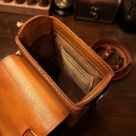 【職人の逸品】本革ポーチ　スリングベルト付き