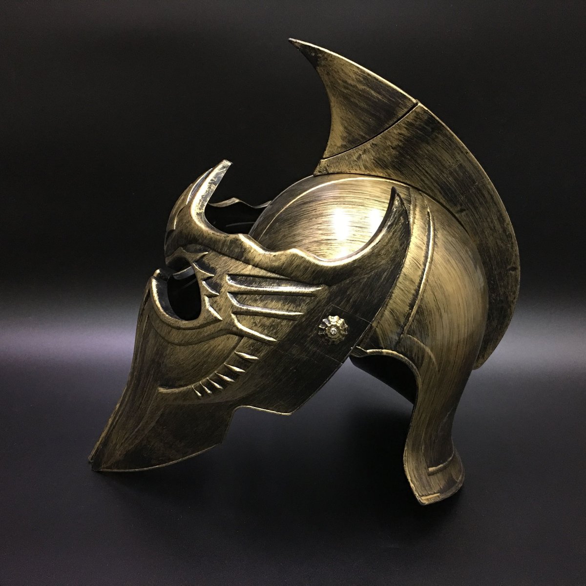 兜 兜 鉄錆地塗片白三十二間総覆輪筋兜（高角脇立）半頬付 (BU-020420