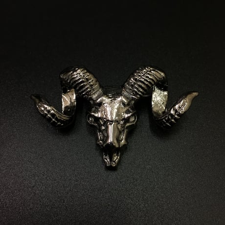 Bighorn sheep　金属製バッジ　シルバー・グレー