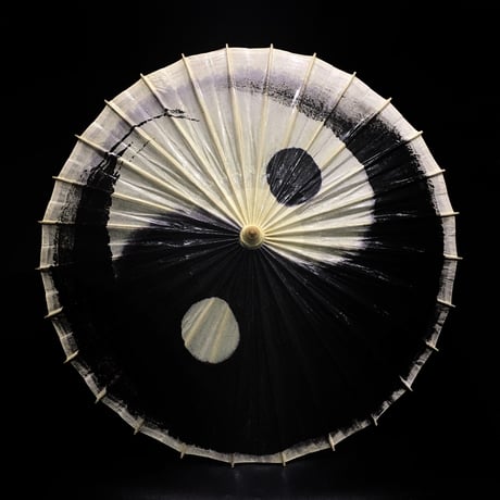 『陰陽太極傘』２８本竹製骨　桐油防水加工　直径８４ｃｍ　長さ５８ｃｍ