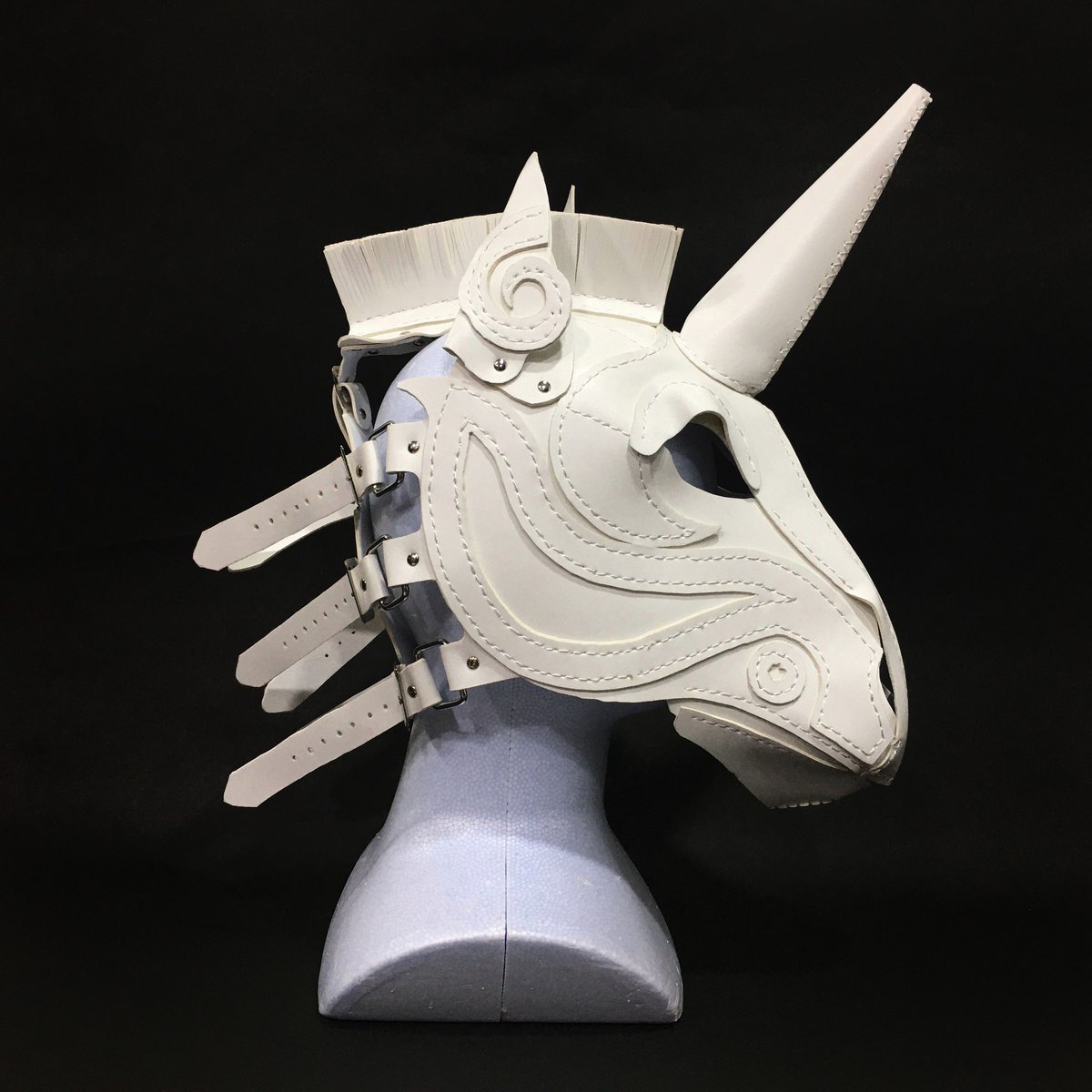 一角獣の革製仮面』 白 | ジャッキーの隠れ家（Jacky'sHideout）