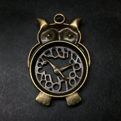 『梟の時計』金属素材　長さ４．５ｃｍ