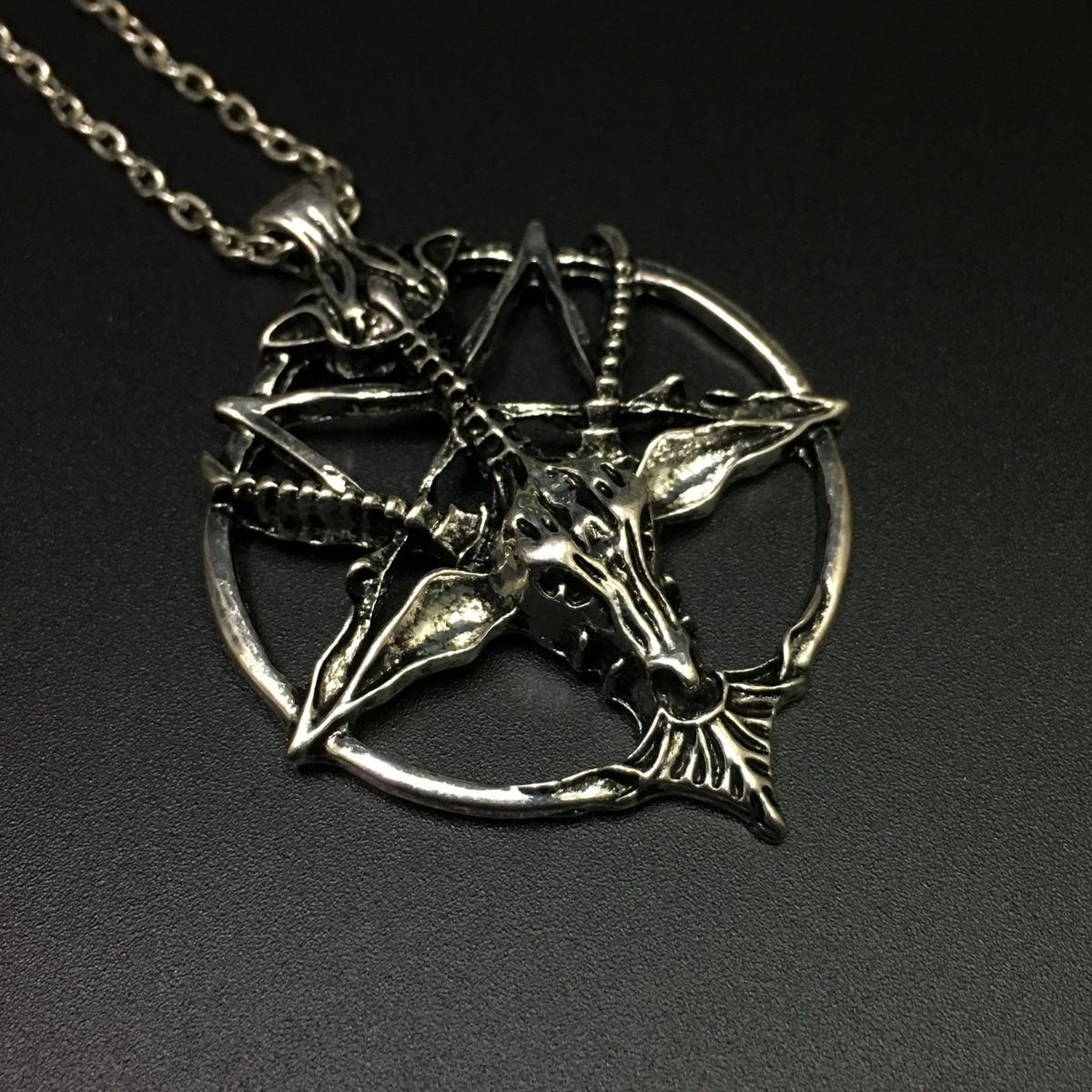悪魔崇拝】逆五芒星のネックレス | ジャッキーの隠れ家（Jacky