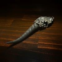 黒い仔山羊の角