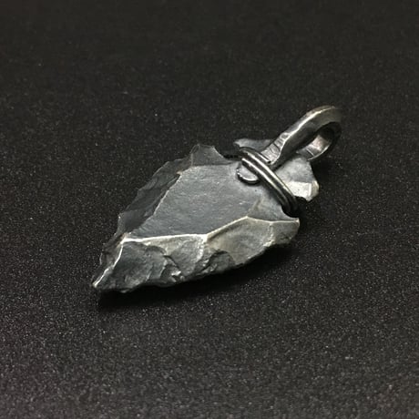 古びた鏃風　ペンダントトップ　材質シルバー　硫化反応加工済み