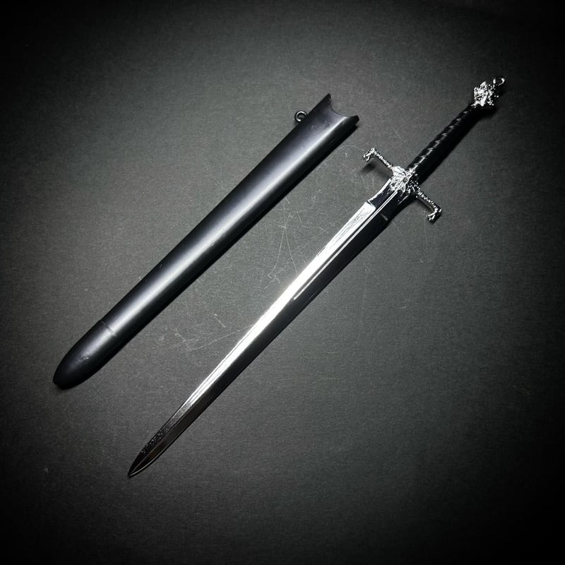 金属製の彫刻入り剣 約120cm 金属製の彫刻入り剣 約120cm 金属製の彫刻入り剣 約120cm