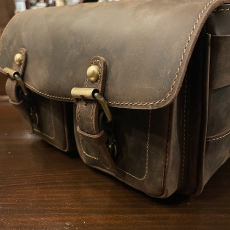 本革製鞄　スリング付き　28x17x14cm 軽めカメラケース