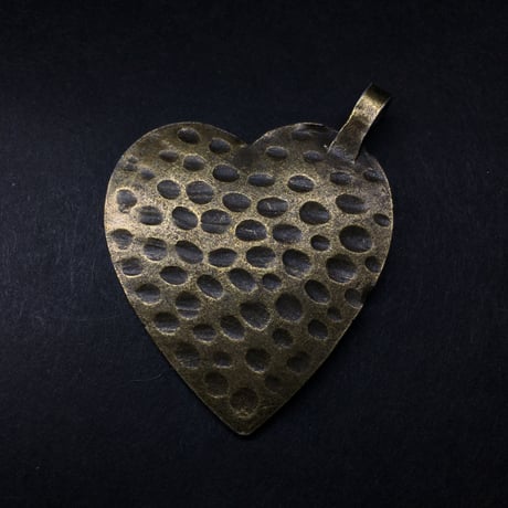 『歯車の心』金属素材　横約３．７ｃｍ