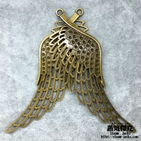 『透かし彫り・大きな翼』金属素材　商品番号W-0014