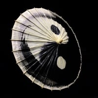 『陰陽太極傘』２８本竹製骨　桐油防水加工　直径８４ｃｍ　長さ５８ｃｍ