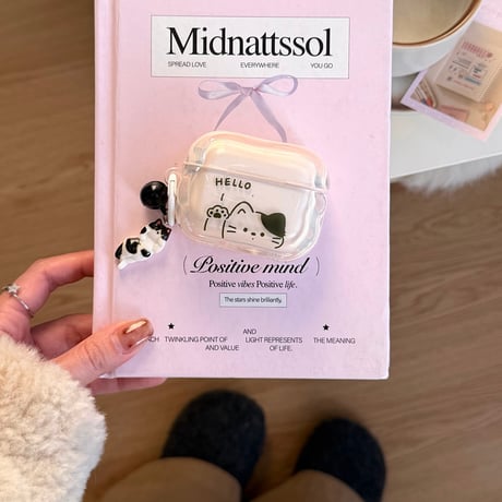 HELLO猫ちゃん AirPodsPro3ケース 白黒猫キーホルダー Airpods4/3ケース  AirpodsPro2/Pro1カバー  うねうね 可愛いギフトにおすすめ [M5939]