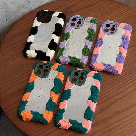 鏡 ファー iPhone15/15Proケース うねうね iPhone14Pro/13/12Proカバー 可愛い 便利 シック ギフトにおすすめ[M3748]