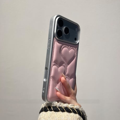 ぷっくりハート iPhone18Pro/17ケース キルティング 三連ハート iPhone16Pro/15proケース レザー調 耐衝撃[M6706]