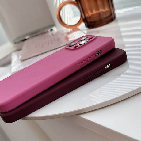 高品質シリコン iPhone15/15proケース 保護力強い iPhone14/13/12proカバー 耐久性あり シンプルコーデ 高級感[M3894]