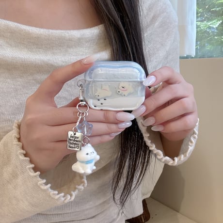 雪で遊ぶ犬 AirPodsPro3ケース ウエストハイランド犬キーホルダ Airpods4/3ケース  AirpodsPro2/Pro1カバー  可愛い プレゼントに最適[M5996]