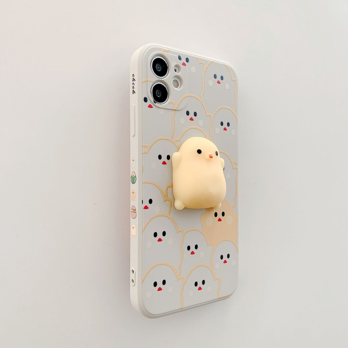 ひよこ iphoneSE2/11ケース ストレス解散 立体ひな鳥付き ひよこ iphoneSE2/11ケース ストレス解散 立体ひな鳥付き
