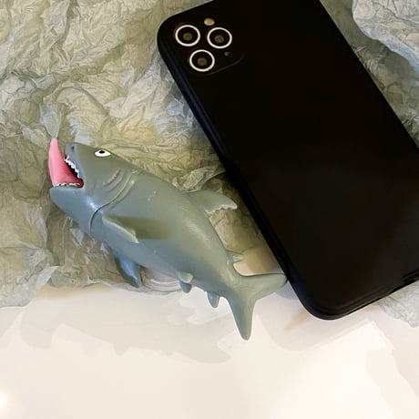 サメグリップ iphone13mini/12promaxケース  面白いおもちゃ アイフォンSE2/11proカバー  卓上スタンド  キュート 男女用 M1322