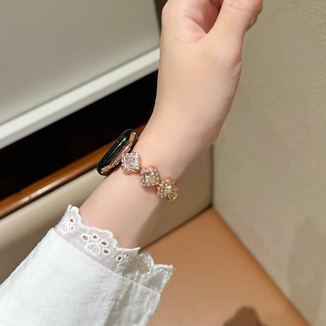 四つ葉のクローバー AppleWatchバンド ダイヤ メタル AppleWatchベルト Series 11/10/9/8 SE3/2  Ultra3/2/1 高級感高品質 上品[M6400]