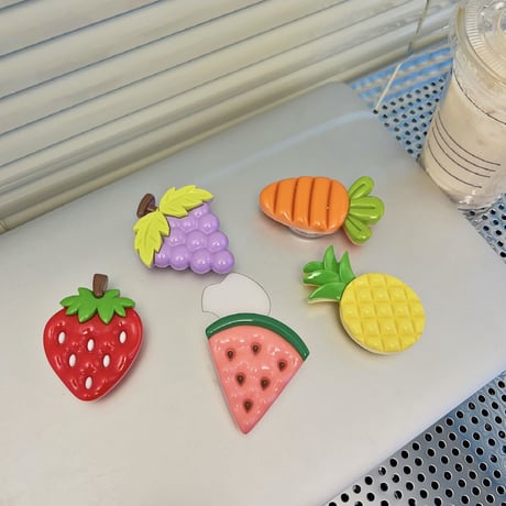 果物スマホグリップ スタンド イチゴ/スイカ/ブドウ/パイナップル/ニンジン かわいい 可愛い  ギフトにおすすめ[M3164]
