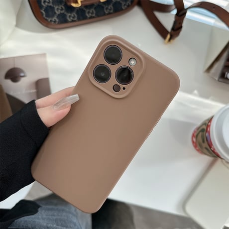 高品質シリコン iPhone15/15proケース 保護力強い iPhone14/13/12proカバー 耐久性あり シンプルコーデ 高級感[M3894]