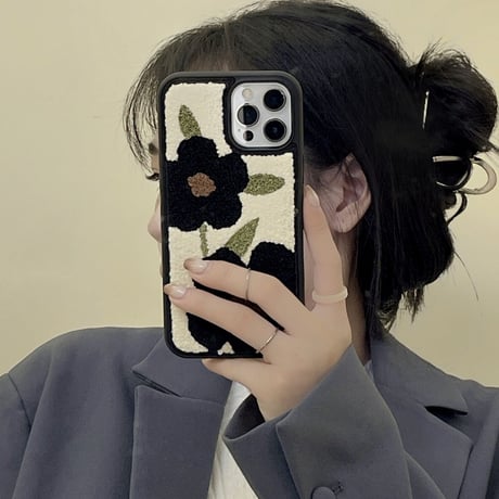 ブラック花柄  iphone13/12proケース  刺繡入り アイフォン11/xsmaxカバー  可愛い  柔らかい 温かい  ガールズに人気  秋冬向けM1236