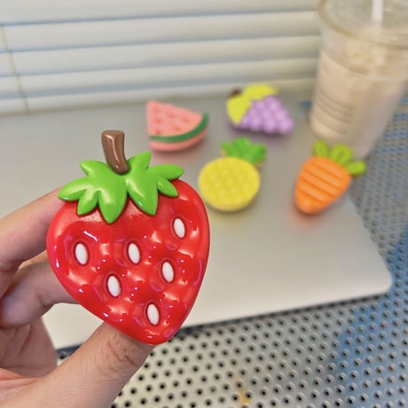 果物スマホグリップ スタンド イチゴ/スイカ/ブドウ/パイナップル/ニンジン かわいい 可愛い  ギフトにおすすめ[M3164]
