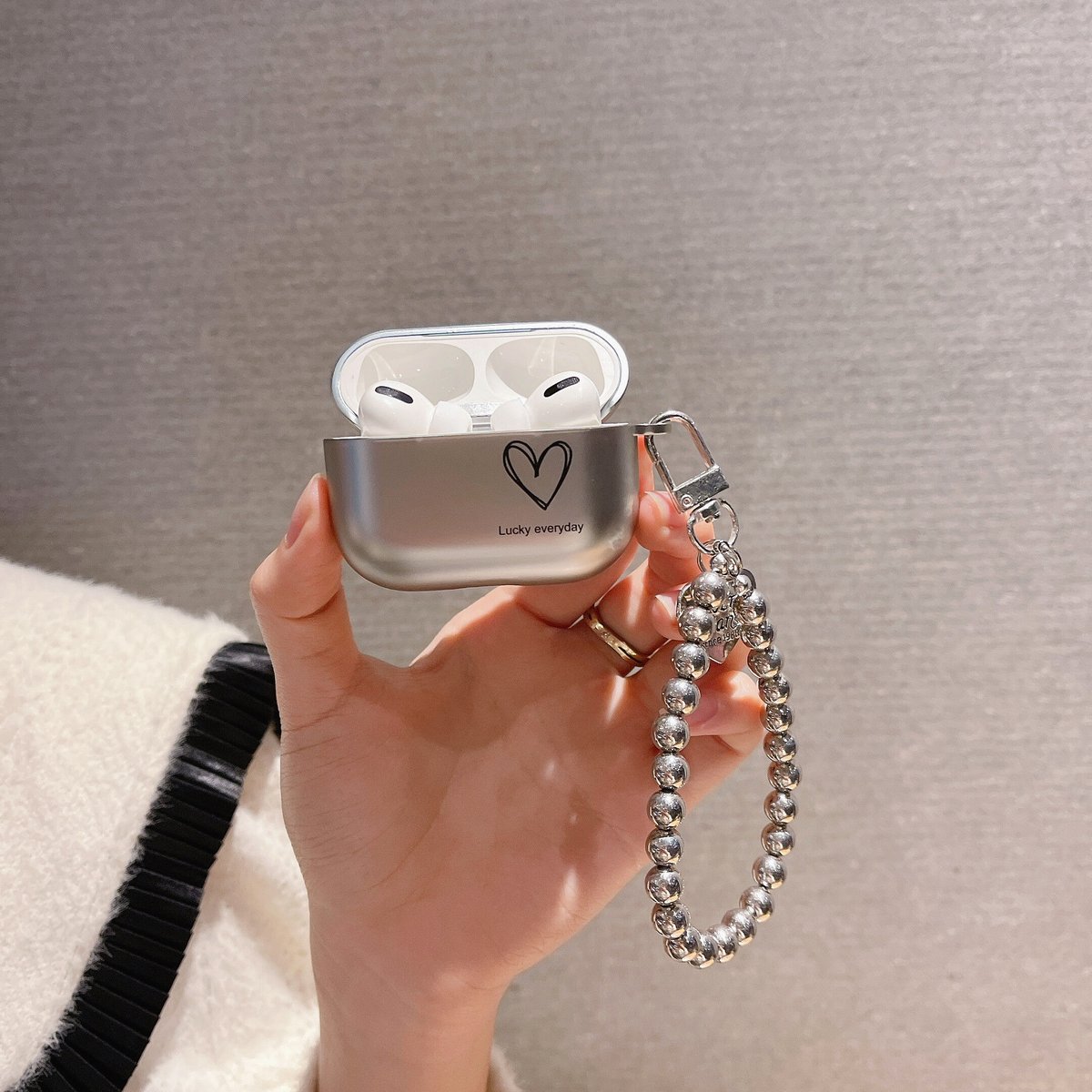 Airpods 4】シルバーカラー airpods第3世代ケース ハート柄 ストラップ