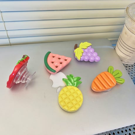果物スマホグリップ スタンド イチゴ/スイカ/ブドウ/パイナップル/ニンジン かわいい 可愛い  ギフトにおすすめ[M3164]