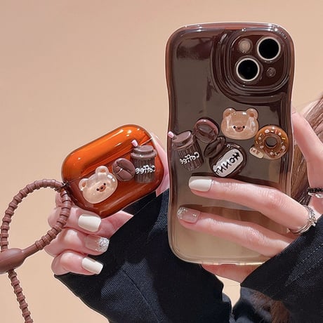 コーヒークマちゃん iPhone14/13/12ケース AirpodsPro2ケース  かわいい ストラップ付き 透明感褐色 使いやすい [M2401]