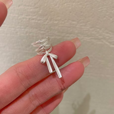 イヤーカフ リボン リング 高級感 バレエ風  簡単着脱 オシャレ エレガント 通勤 日常 デート 大人気アイテム 可愛い[M6282]