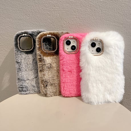ふわふわファー iPhone15/15proケース ストーンデコカメラ 柔らかいiPhone14pro/13/12カバー 秋冬にピッタリ[M3692]